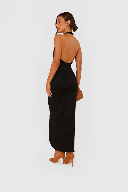 Abito midi plissettato con collo halter e schiena scoperta