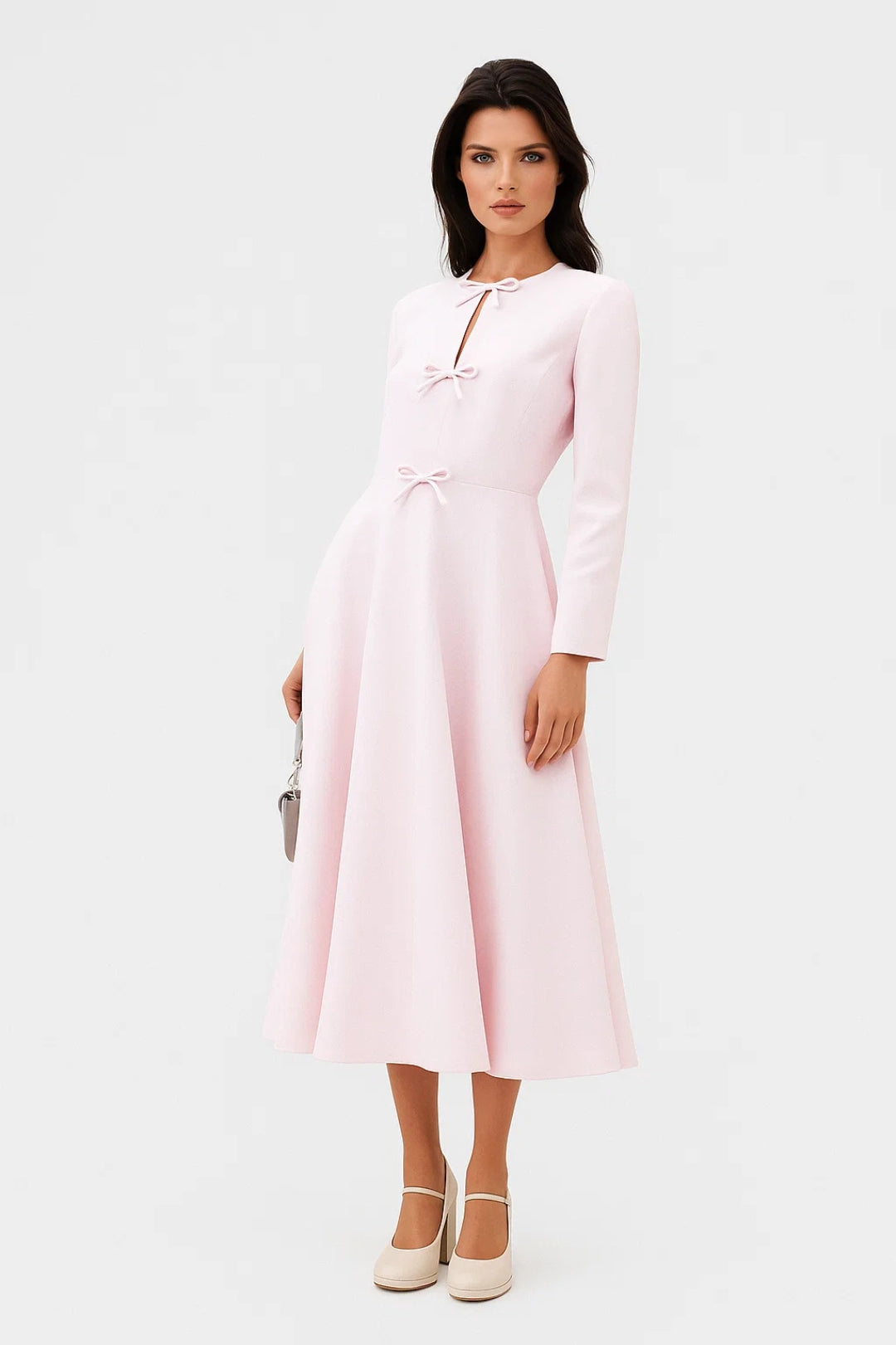 Abito midi rosa pastello con fiocchi decorativi e maniche lunghe
