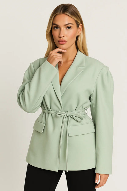 Blazer con cintura e spalle strutturate