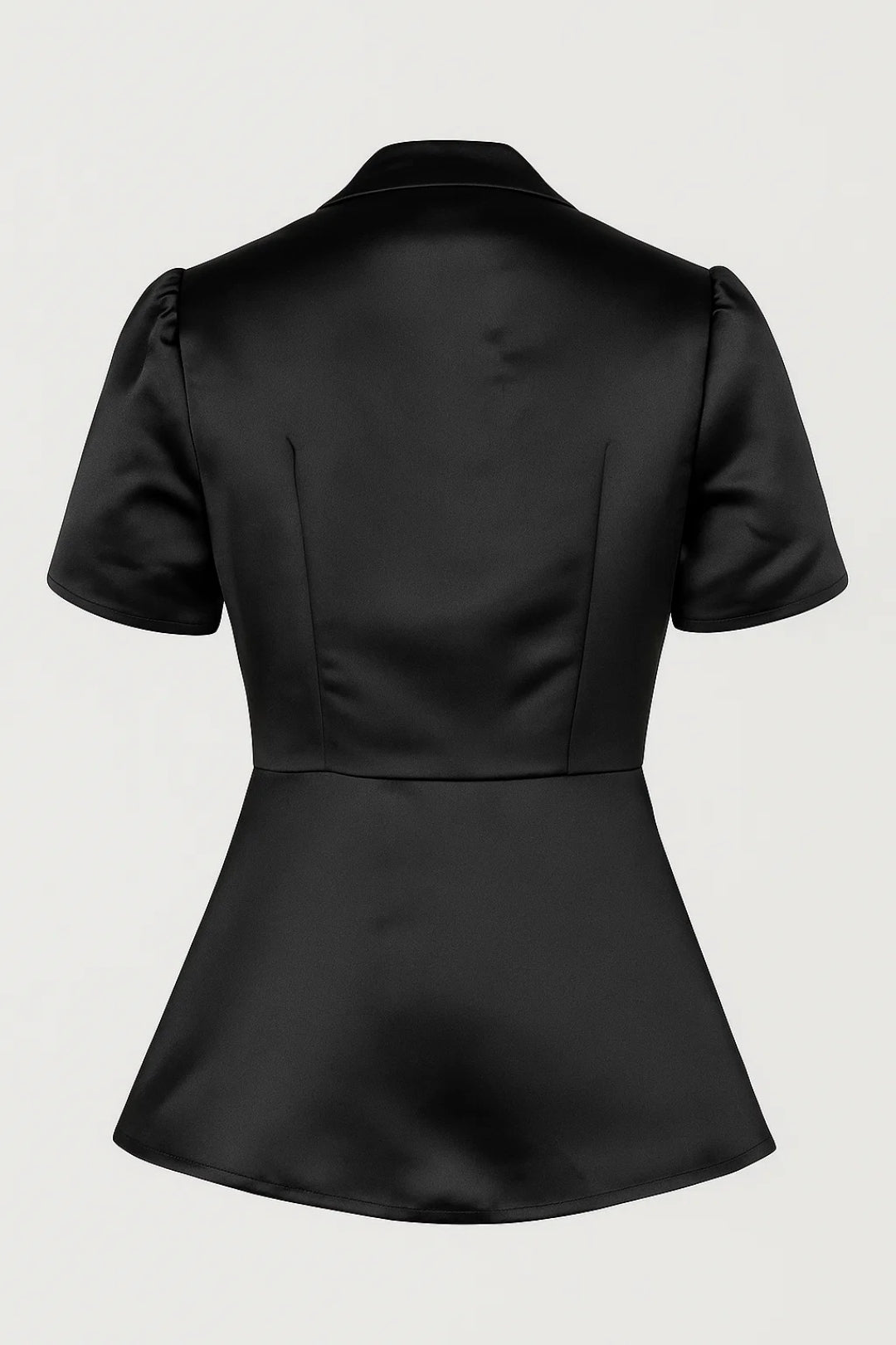 Blusa strutturata a maniche corte con bottoni rivestiti