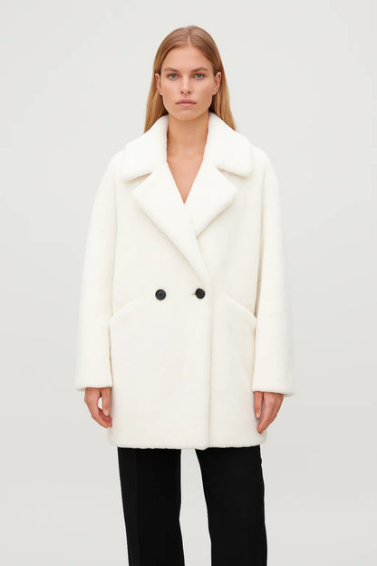 Cappotto doppiopetto con colletto ampio