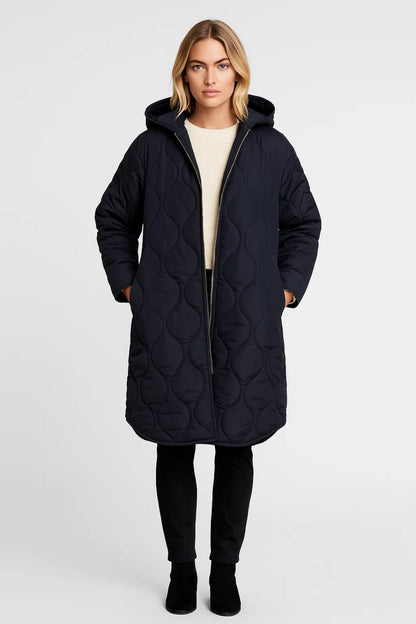 Cappotto imbottito lungo con cappuccio e trapuntatura ondulata