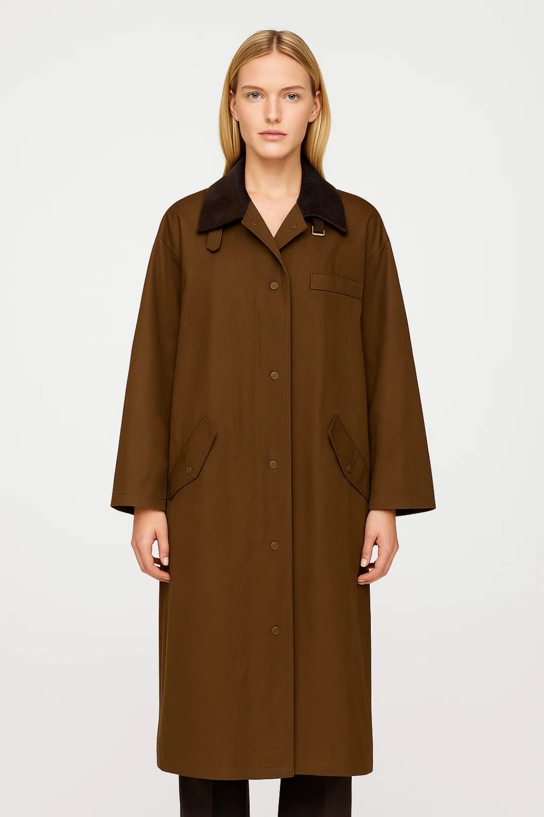 Cappotto lungo con colletto a contrasto e bottoni automatici