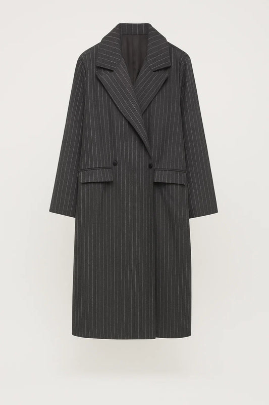 Cappotto lungo doppiopetto a righe sottili