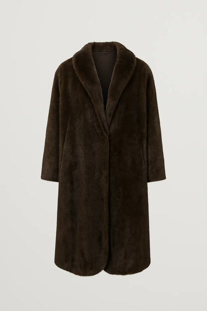 Cappotto lungo effetto pelliccia con collo sciallato
