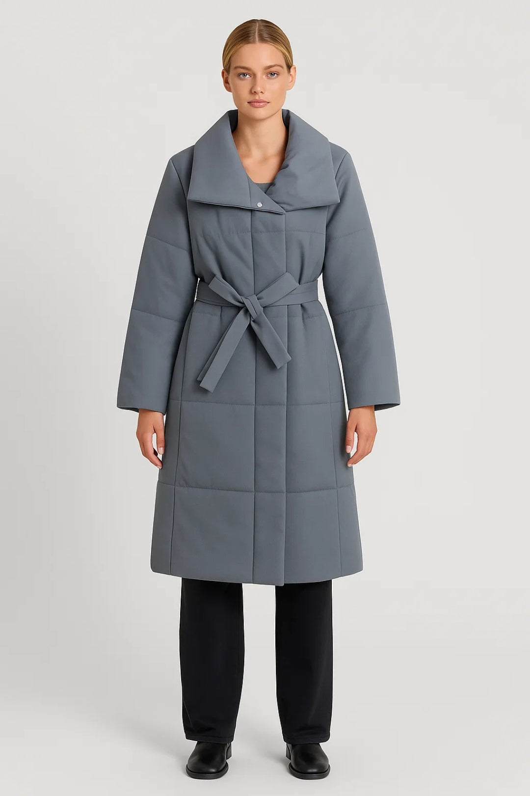 Cappotto trapuntato lungo con cintura e collo ampio