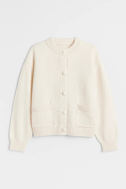 Cardigan con tasche frontali e bottoni rivestiti | Linee semplici e versatili