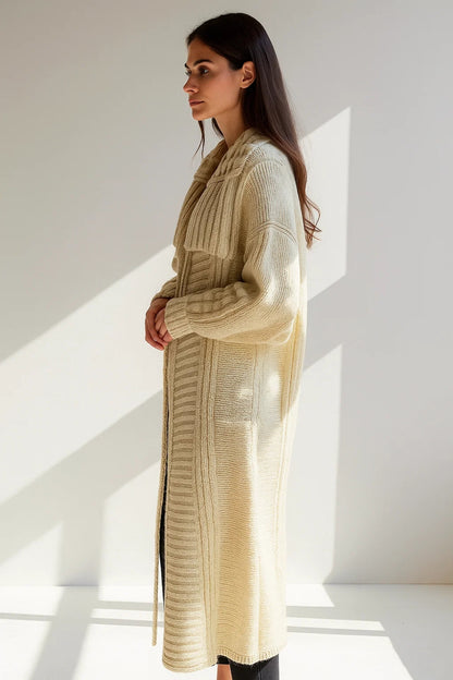 Cappotto lungo in maglia intrecciata | Colore beige naturale | Stile avvolgente