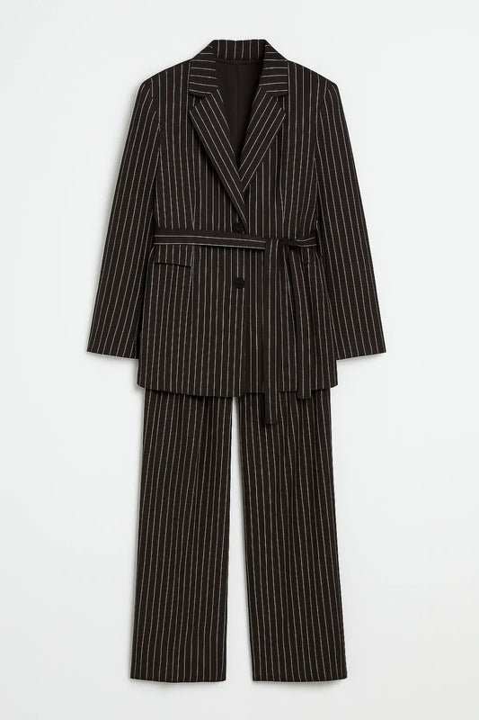 Completo a righe con blazer doppiopetto e pantaloni ampi
