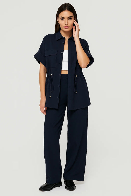 Completo casual con camicia a maniche corte e pantaloni larghi | Blu navy