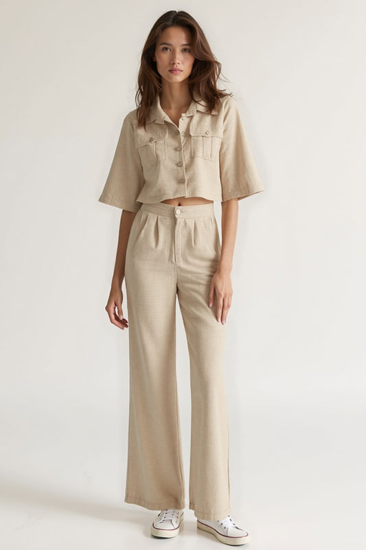 Completo con camicia corta e pantaloni a gamba larga