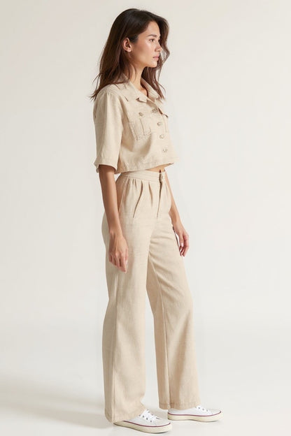 Completo con camicia corta e pantaloni a gamba larga