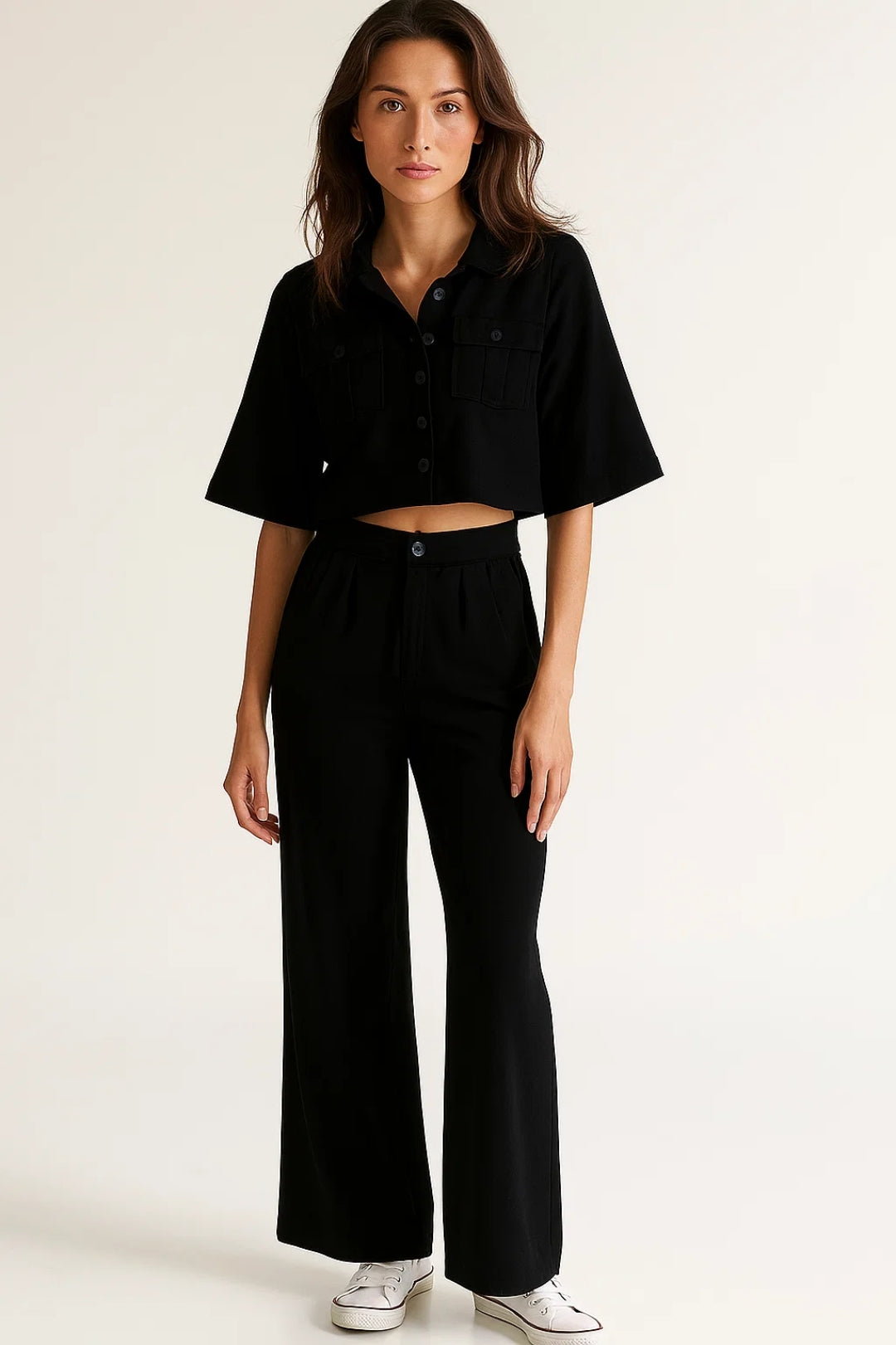 Completo con camicia corta e pantaloni a gamba larga