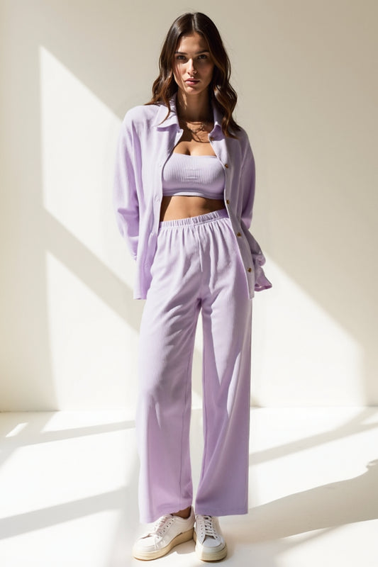 Completo con camicia e pantaloni a gamba larga in tessuto leggero