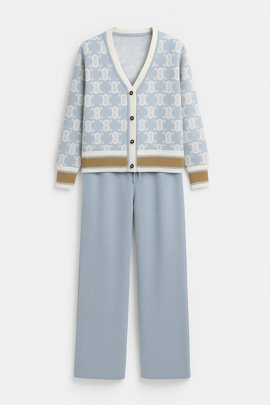 Completo con cardigan a fantasia e pantaloni morbidi coordinati