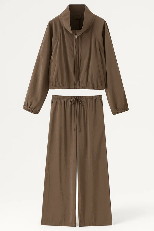 Completo con giacca zip e pantaloni larghi dal taglio rilassato