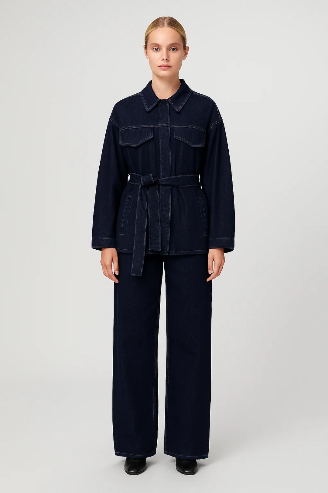 Completo coordinato con camicia cintura e pantaloni ampi
