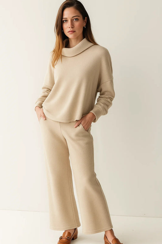 Completo cozy con maglia a collo morbido e pantaloni larghi | Beige