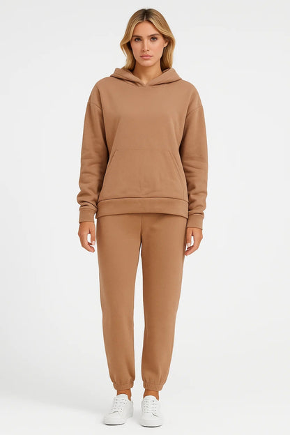 Completo due pezzi casual con felpa e pantaloni jogger