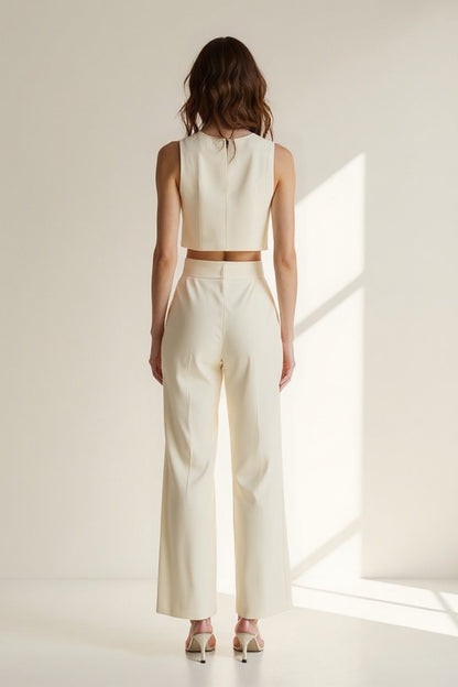 Completo due pezzi con top corto e pantaloni a vita alta