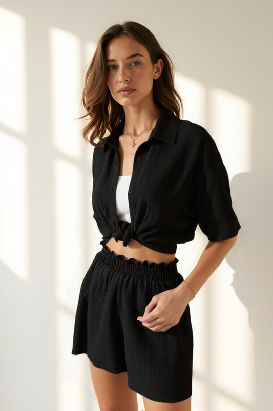 Completo due pezzi estivo | Camicia annodata e shorts con vita arricciata