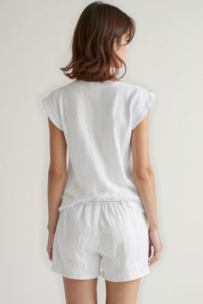 Completo due pezzi estivo con top smanicato e shorts
