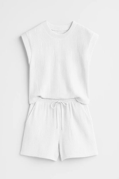 Completo due pezzi estivo con top smanicato e shorts