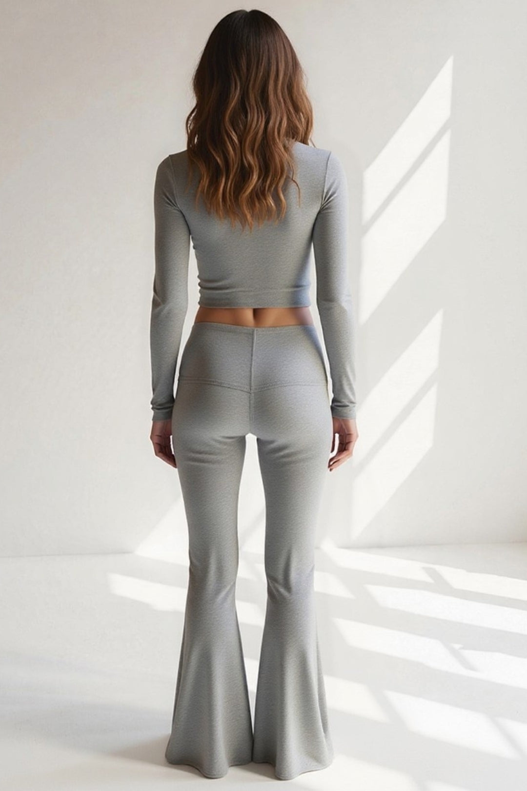 Completo due pezzi in maglia elasticizzata | Top aderente a maniche lunghe e pantaloni a zampa