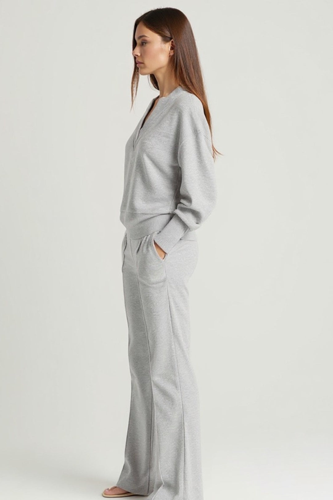 Completo due pezzi in maglia leggera con felpa e pantaloni a gamba larga