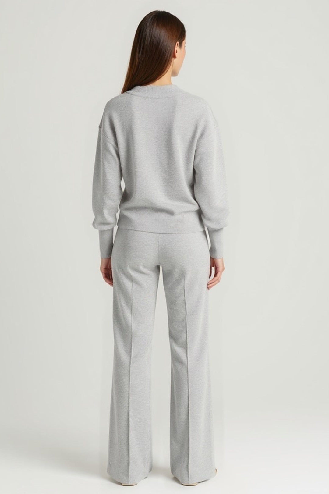 Completo due pezzi in maglia leggera con felpa e pantaloni a gamba larga