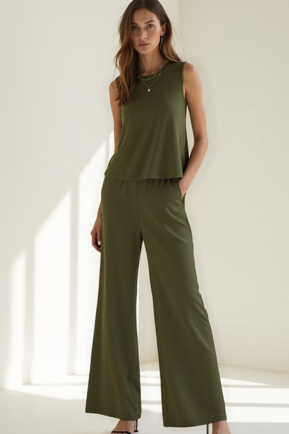 Completo due pezzi senza maniche con top e pantaloni a gamba larga