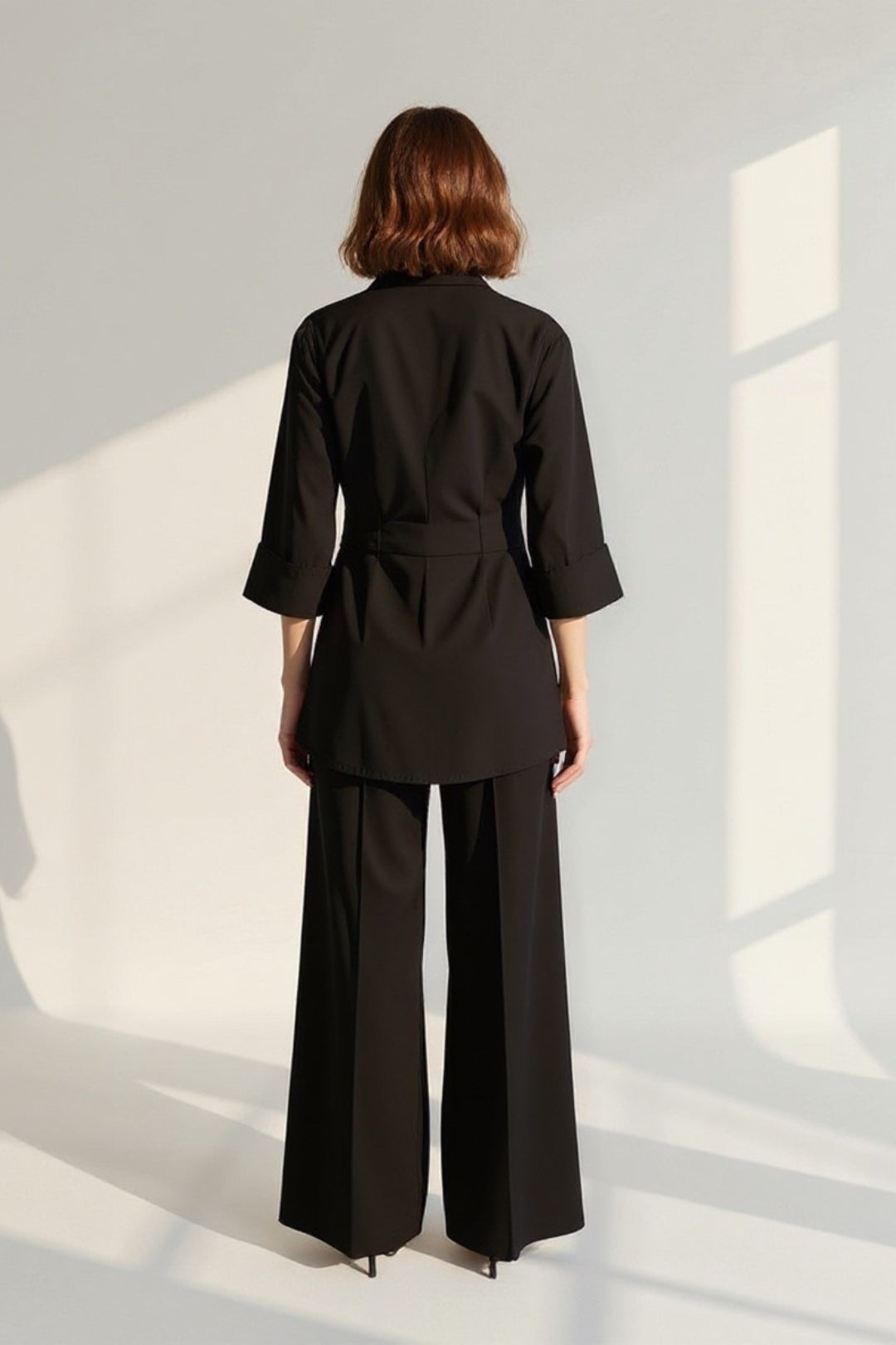 Completo elegante donna in tessuto fluido nero | Camicia a maniche 3/4 e pantaloni ampi