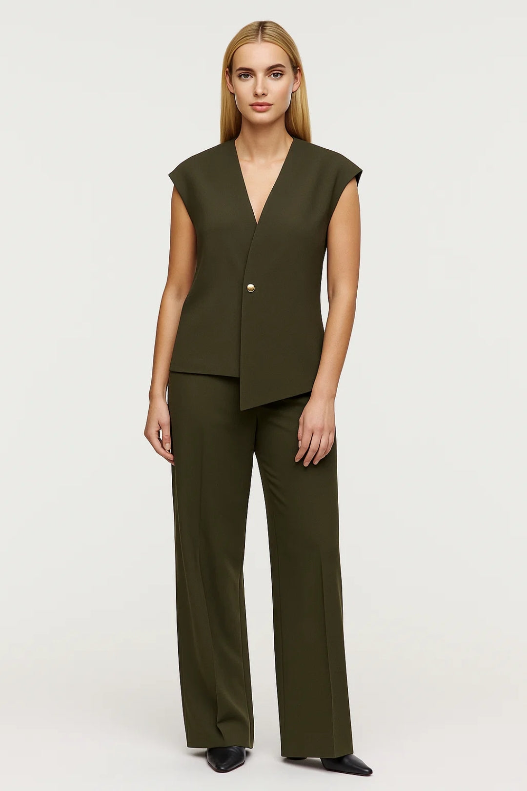 Completo elegante due pezzi con top senza maniche e pantaloni a palazzo