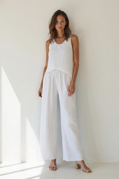 Completo estivo con top smanicato e pantaloni larghi | Dettaglio ricamato sul retro