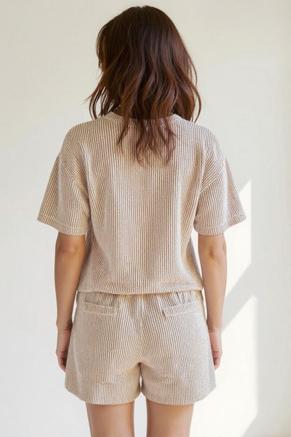 Completo estivo due pezzi in maglia a costine | T-shirt morbida e shorts coordinati