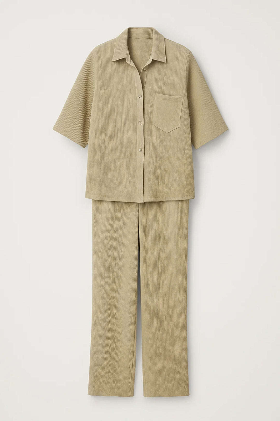 Completo in lino con camicia a maniche corte e pantaloni dritti