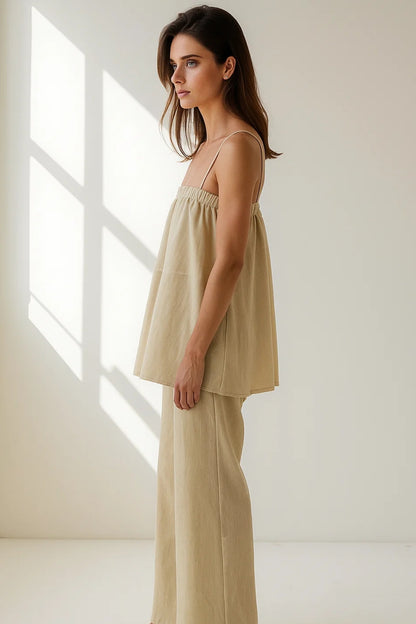 Completo in lino con top a spalline sottili e pantaloni a gamba larga