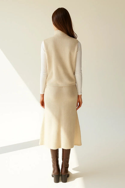 Completo in maglia a coste con top smanicato a collo alto e gonna midi | Beige chiaro | Elegante e confortevole