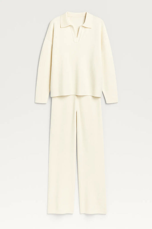 Completo minimal con maglia a collo aperto e pantaloni ampi | Stile rilassato e sofisticato
