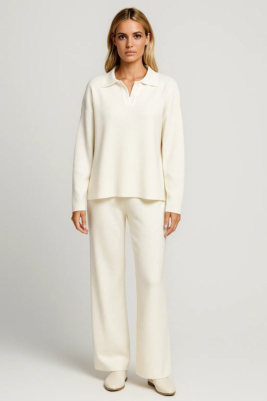Completo minimal con maglia a collo aperto e pantaloni ampi | Stile rilassato e sofisticato