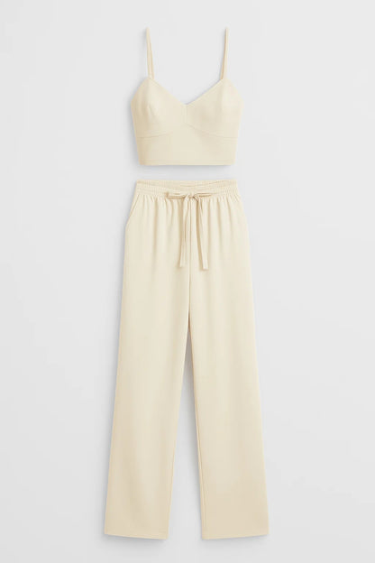 Completo minimal in tessuto fluido | Top con spalline sottili e pantaloni larghi