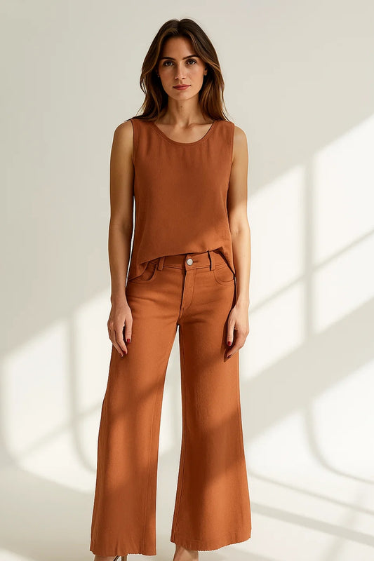 Completo minimalista con top smanicato e pantaloni a gamba larga | Stile moderno e linee pulite