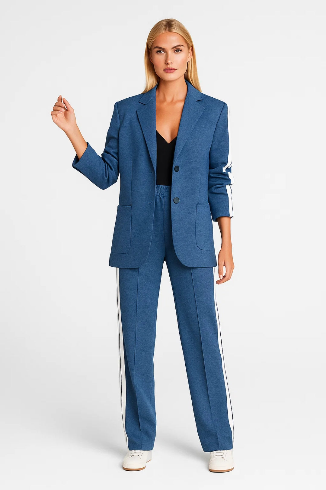 Completo sportivo con blazer e pantaloni a righe laterali