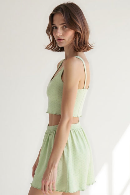 Completo rilassato con top corto e pantaloncini con bottoni