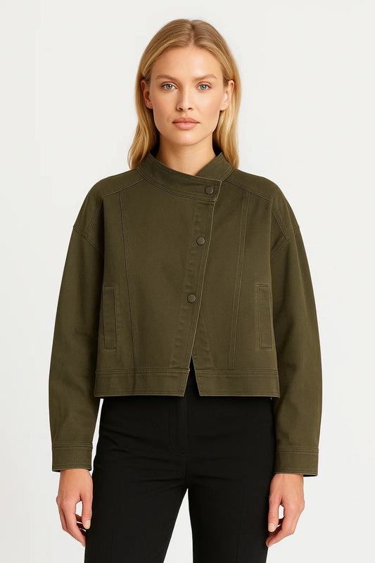 Giacca corta con collo alto e chiusura a bottoni