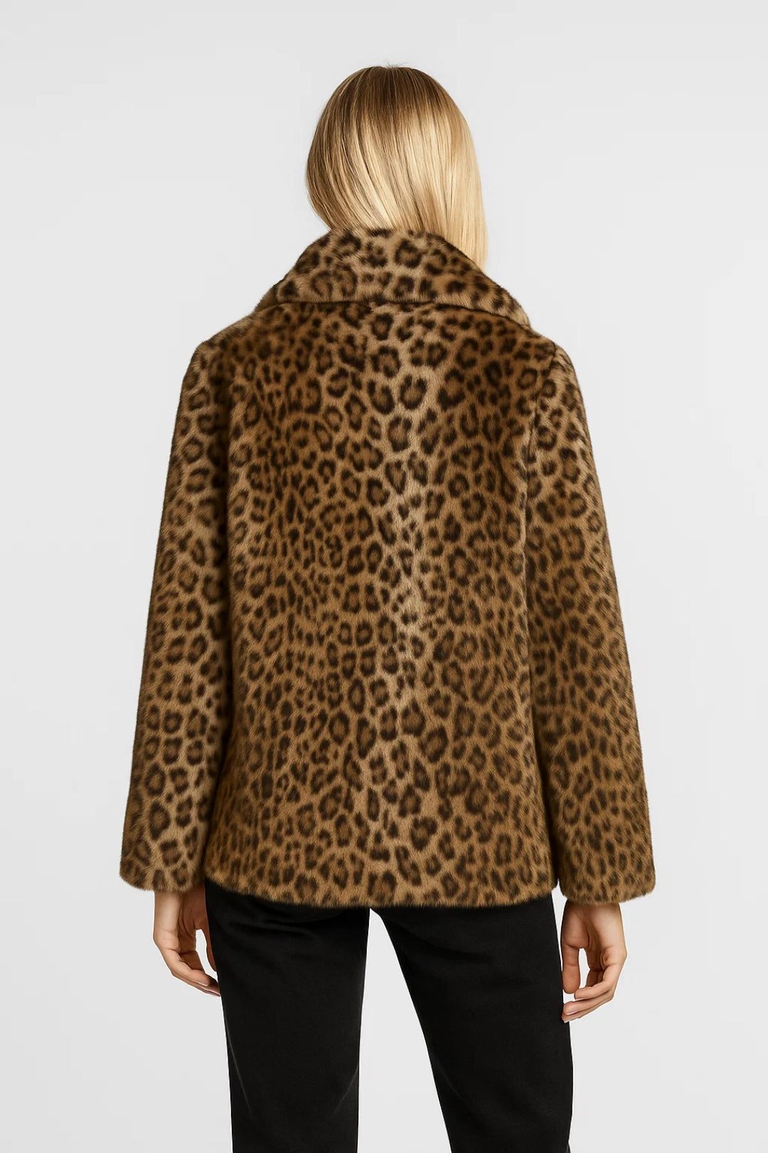 Giacca corta effetto pelliccia con stampa leopardata