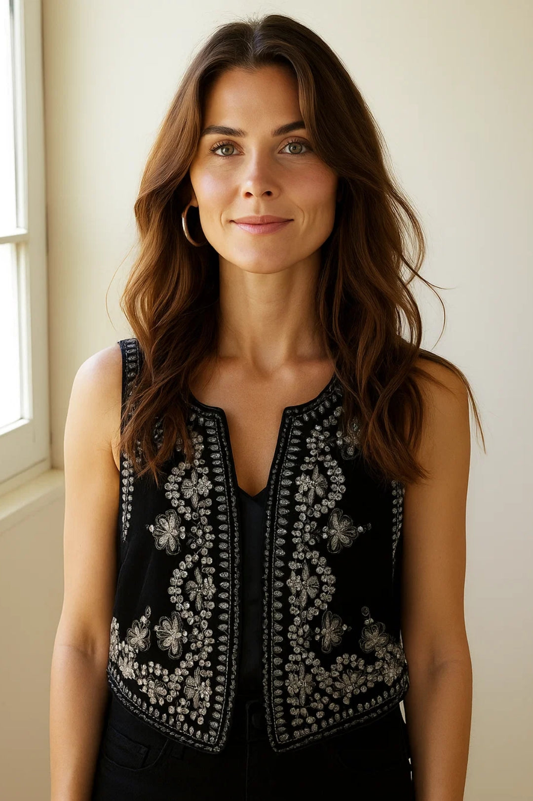 Gilet ricamato nero | Dettagli floreali | Stile boho chic