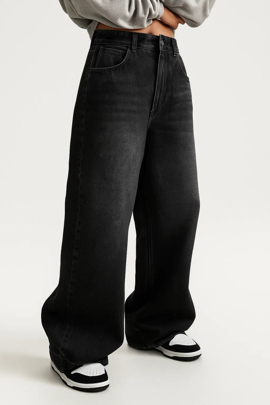 Jeans ampi con taglio dritto a vita alta