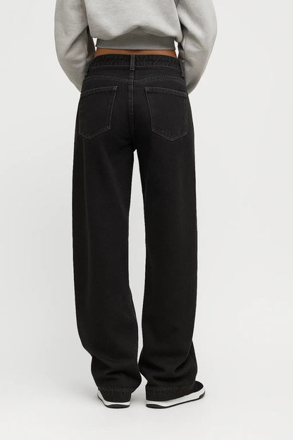 Jeans ampi con taglio dritto a vita alta