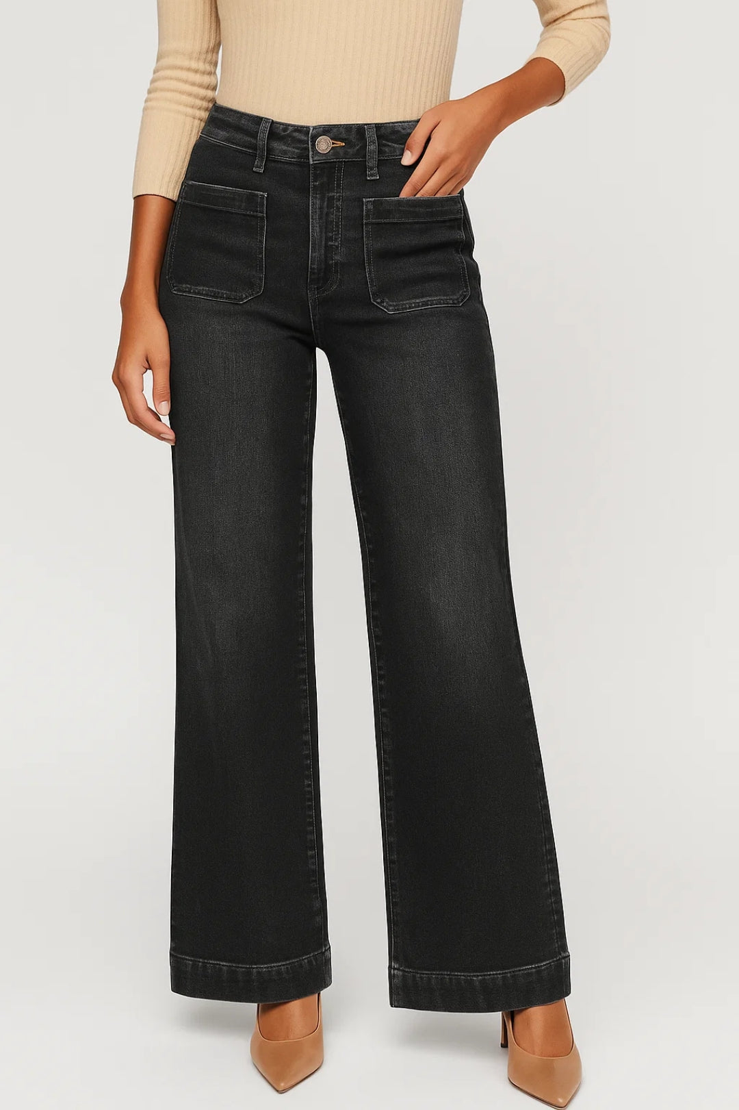 Jeans ampio con tasche frontali